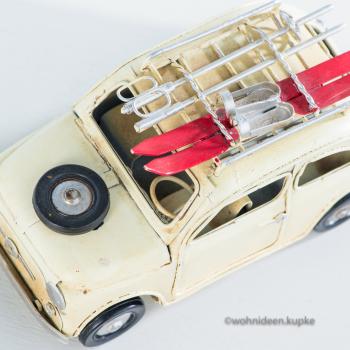 Handgefertigtes Modellfahrzeug mini Oldtimer "Ab in den Winterurlaub" (15 cm)